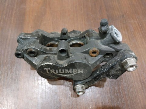 ZACISK HAMULCOWY TRIUMPH DAYTONA 600