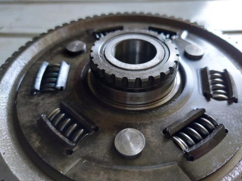 KOSZ SPRZĘGŁOWY SUZUKI GSX F 750 GSX 750 F KOSZ SPRZĘGŁOWY SUZUKI GSX F 750 GSX 750 F