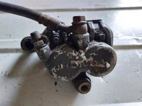 ZACISK HAMULCOWY HONDA CB 750