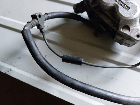 ZACISK HAMULCOWY YAMAHA TDM 850