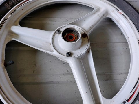 KOŁO FELGA PRZÓD HONDA NSR 50 KOŁO FELGA PRZÓD HONDA NSR 50