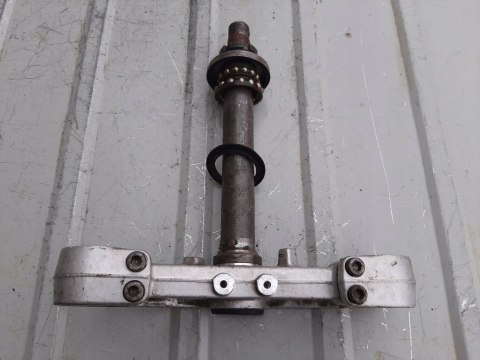 PÓŁKA DOLNA SZTYCA YAMAHA FZS 1000