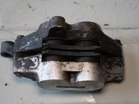 ZACISK HAMULCOWY YAMAHA TDM 850 3VD