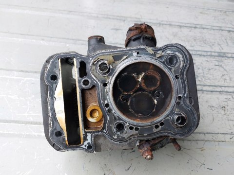 GŁOWICA CYLINDRA KPL HONDA NTV 650 RC33E GŁOWICA CYLINDRA KPL HONDA NTV 650 RC33E
