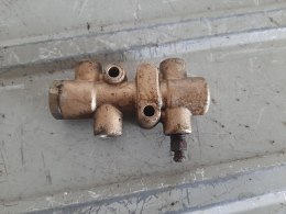 ROZDZIELACZ HAMULCOWY DINLI 700