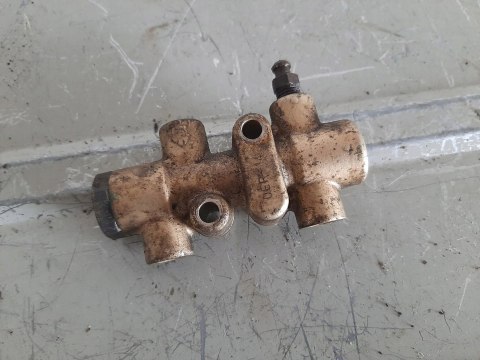 ROZDZIELACZ HAMULCOWY DINLI 700 ROZDZIELACZ HAMULCOWY DINLI 700