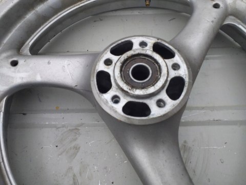 KOŁO FELGA PRZÓD SUZUKI GSXR 750 GR77A KOŁO FELGA PRZÓD SUZUKI GSXR 750 GR77A