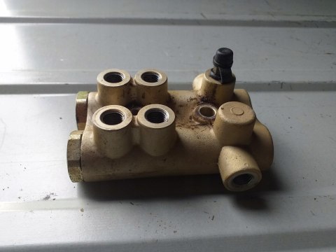 ROZDZIELACZ REDUKTOR HAMULCOWY AEON CROSSLAND 300