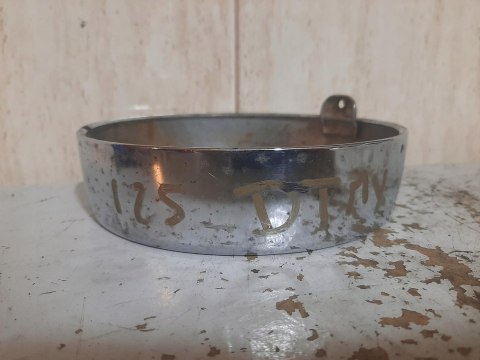 OSŁONA REFLEKTORA LAMPY PRZÓD YAMAHA DT MX 125 OSŁONA REFLEKTORA LAMPY PRZÓD YAMAHA DT MX 125