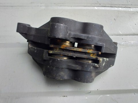 ZACISK HAMULCOWY PRZÓD TRIUMPH 955I SPEED TRIPLE