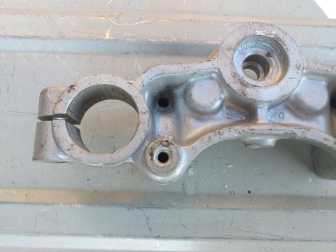 PÓŁKA GÓRNA ZAWIESZENIA SUZUKI TS 50