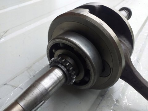 WAŁ KORBOWY KORBOWÓD KAWASAKI KLF 220 WAŁ KORBOWY KORBOWÓD KAWASAKI KLF 220