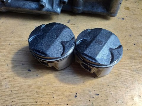 CYLINDER + TŁOKI KPL YAMAHA FZR 500 3HJ