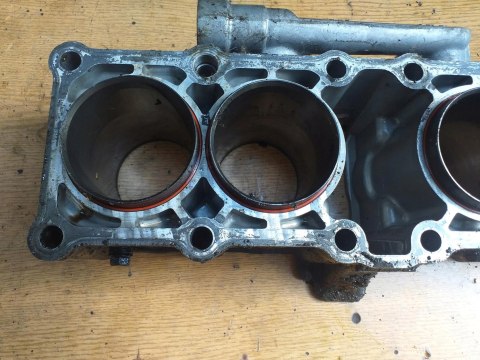CYLINDER + TŁOKI KPL YAMAHA FZR 500 3HJ