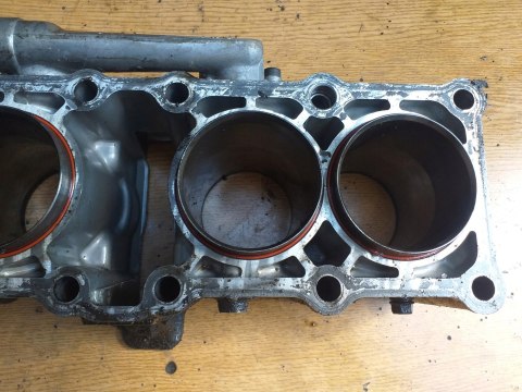 CYLINDER + TŁOKI KPL YAMAHA FZR 500 3HJ