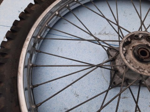 KOŁO FELGA PRZÓD SUZUKI TS 125 R KOŁO FELGA PRZÓD SUZUKI TS 125 R