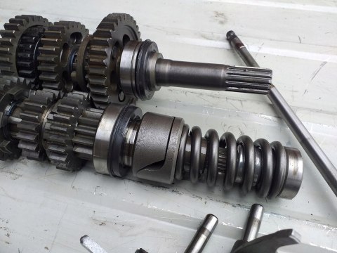 SKRZYNIA BIEGÓW KPL SUZUKI GS 850 SKRZYNIA BIEGÓW KPL SUZUKI GS 850