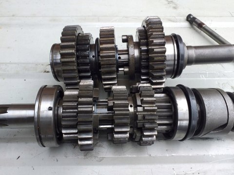 SKRZYNIA BIEGÓW KPL SUZUKI GS 850 SKRZYNIA BIEGÓW KPL SUZUKI GS 850