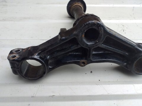 SZTYCA PÓŁKA DOLNA ZAWIESZENIA SUZUKI GS 850 SZTYCA PÓŁKA DOLNA ZAWIESZENIA SUZUKI GS 850