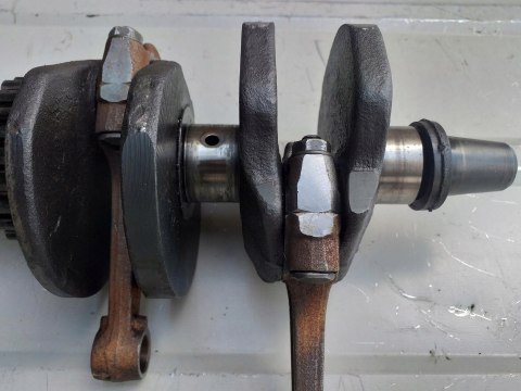 WAŁ KORBOWY KORBOWODY KAWASAKI KZ 550 WAŁ KORBOWY KORBOWODY KAWASAKI KZ 550