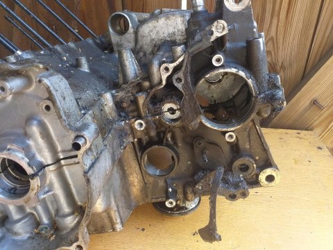 KARTERY BLOK SILNIKA KPL YAMAHA FZR 500 3HJ KARTERY BLOK SILNIKA KPL YAMAHA FZR 500 3HJ