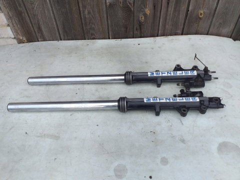LAGI ZAWIESZENIE PRZÓD SUZUKI GSX 550 LAGI ZAWIESZENIE PRZÓD SUZUKI GSX 550