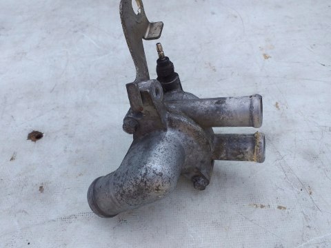 OBUDOWA TERMOSTATU HONDA VFR 750 RC36E OBUDOWA TERMOSTATU HONDA VFR 750 RC36E