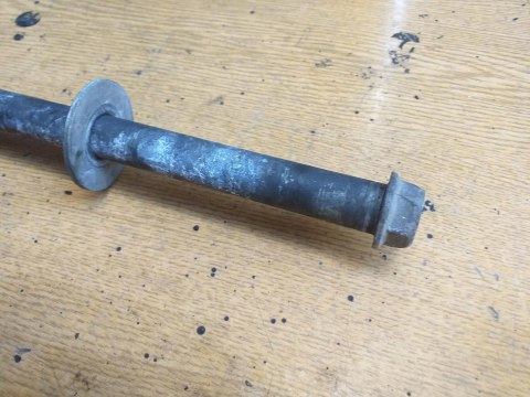 OŚ OŚKA YAMAHA FZR 500 3HJ