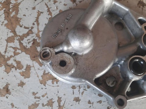 PODSTAWA POKRYWA POMPY OLEJU KAWASAKI GPZ 900