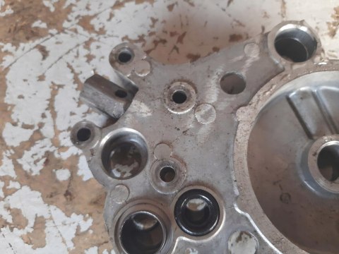 PODSTAWA POKRYWA POMPY OLEJU KAWASAKI GPZ 900