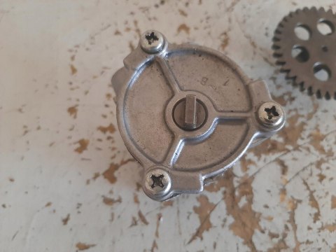 POMPA OLEJU OLEJOWA KAWASAKI GPZ 900