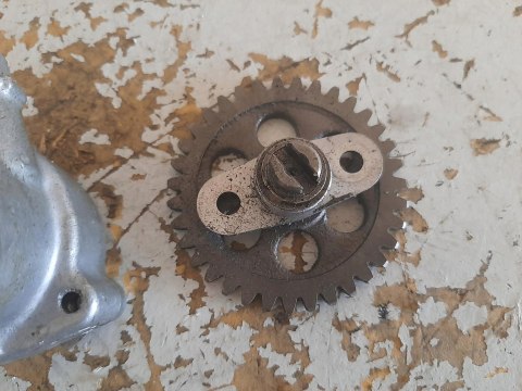 POMPA OLEJU OLEJOWA KAWASAKI GPZ 900