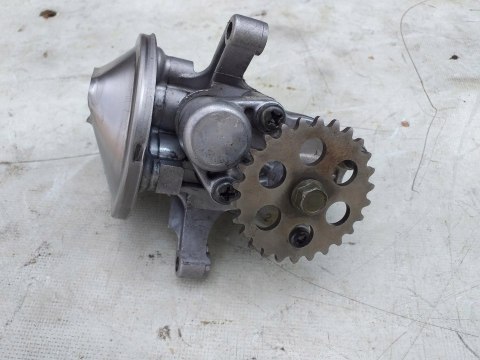 POMPA OLEJU OLEJOWA YAMAHA XJ 900 4KM POMPA OLEJU OLEJOWA YAMAHA XJ 900 4KM