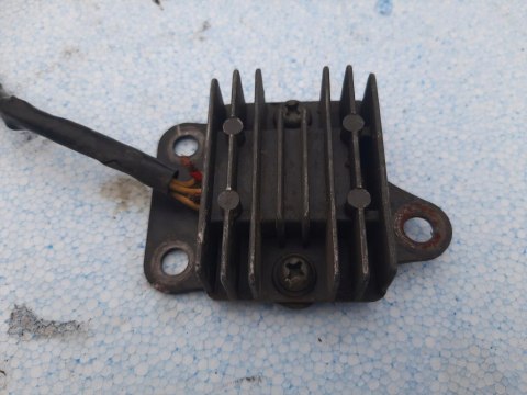 REGULATOR NAPIĘCIA SUZUKI TS 125 R REGULATOR NAPIĘCIA SUZUKI TS 125 R