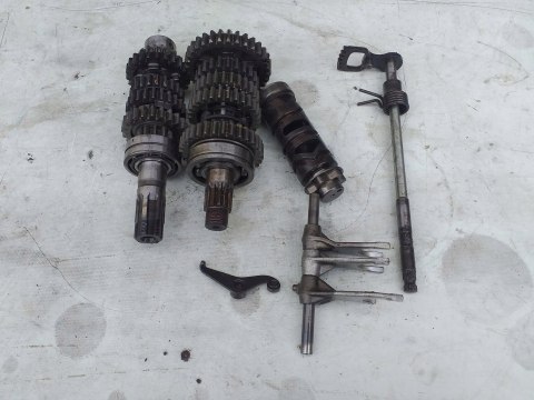 SKRZYNIA BIEGÓW KPL SUZUKI GSX 550