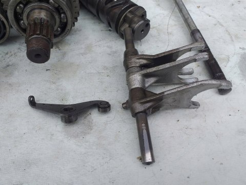 SKRZYNIA BIEGÓW KPL SUZUKI GSX 550