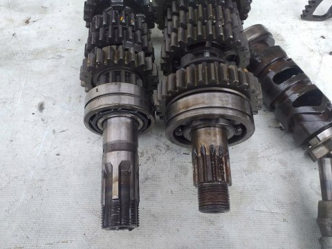 SKRZYNIA BIEGÓW KPL SUZUKI GSX 550