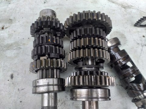 SKRZYNIA BIEGÓW KPL SUZUKI GSX 550