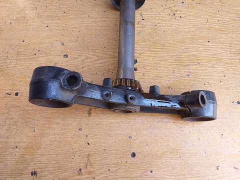 SZTYCA PÓŁKA DOLNA ZAWIESZENIA YAMAHA FZR 500 3HJ SZTYCA PÓŁKA DOLNA ZAWIESZENIA YAMAHA FZR 500 3HJ