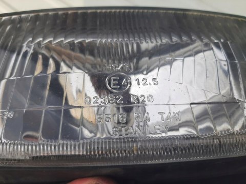 REFLEKTOR LAMPA PRZÓD SUZUKI DR 750 REFLEKTOR LAMPA PRZÓD SUZUKI DR 750
