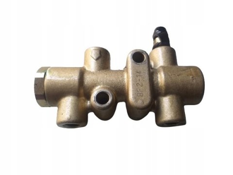 ROZDZIELACZ HAMULCY DINLI 700