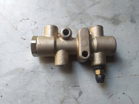 ROZDZIELACZ HAMULCY DINLI 700