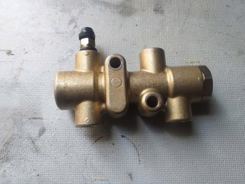 ROZDZIELACZ HAMULCY DINLI 700