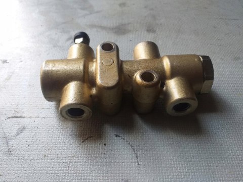 ROZDZIELACZ HAMULCY DINLI 700