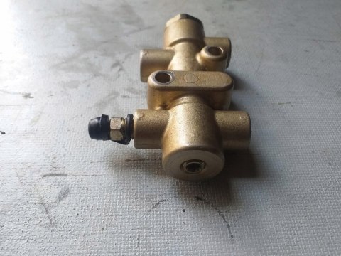 ROZDZIELACZ HAMULCY DINLI 700