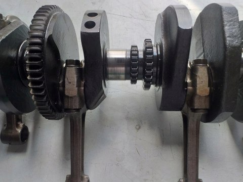 WAŁ KORBOWY KORBOWODY PANEWKI KAWASAKI ZXR 750 WAŁ KORBOWY KORBOWODY PANEWKI KAWASAKI ZXR 750