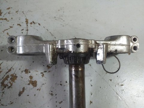 SZTYCA PÓŁKA DOLNA ZAWIESZENIA YAMAHA XT 600 43F