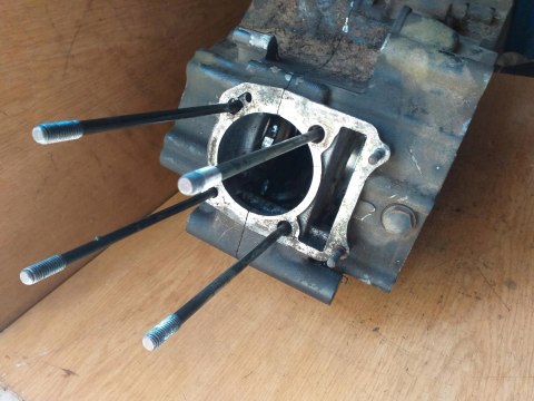 KARTERY BLOK SILNIKA SUZUKI QUADRUNNER 250