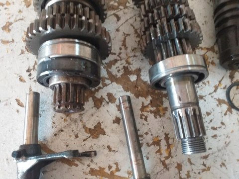 SKRZYNIA BIEGÓW KPL KAWASAKI ZZR 250