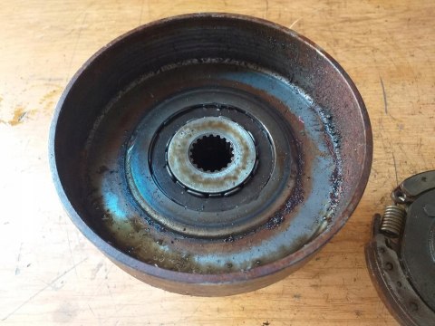 SPRZĘGŁO ODŚRODKOWE SUZUKI QUADRUNNER 250